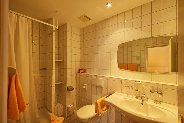 Room 20 of 42