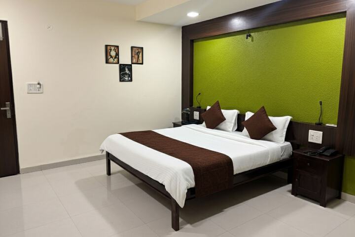 Room 15 of 28