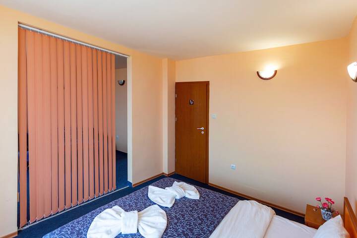 Room 33 of 110