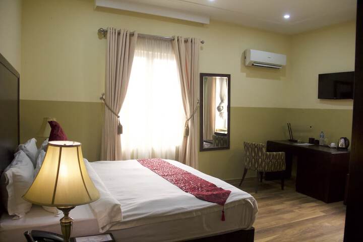 Room 8 of 44