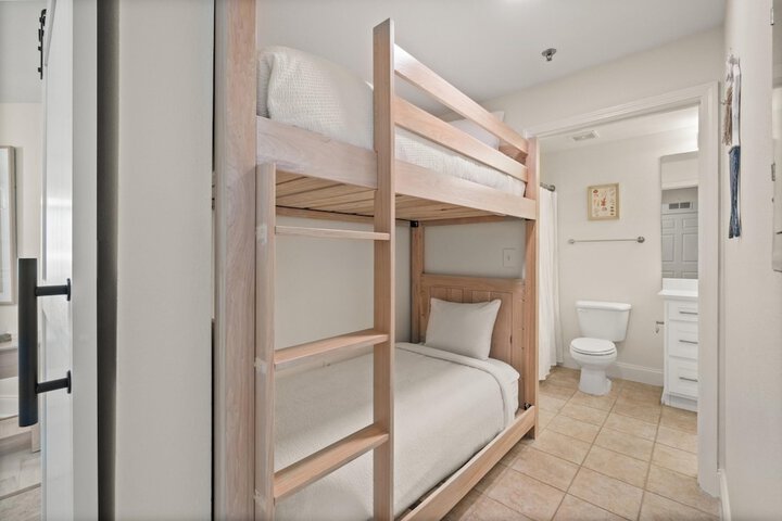 Room 26 of 151