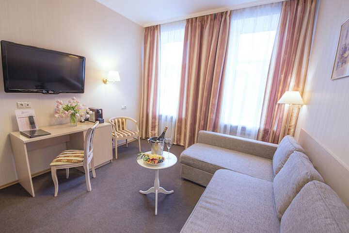 Room 5 of 52