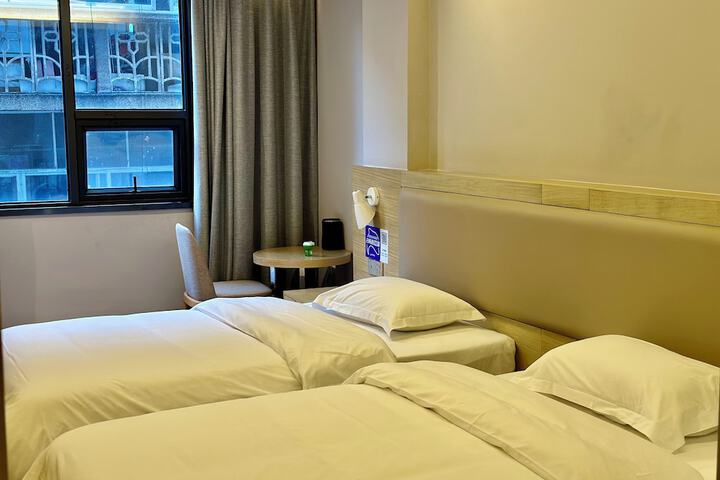 Room 7 of 20