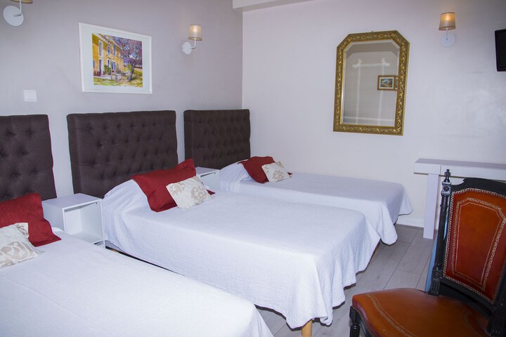 Room 10 of 38