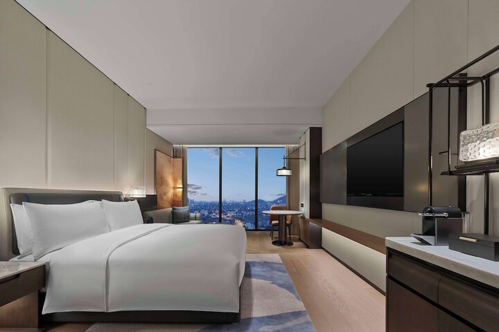 Room 15 of 52