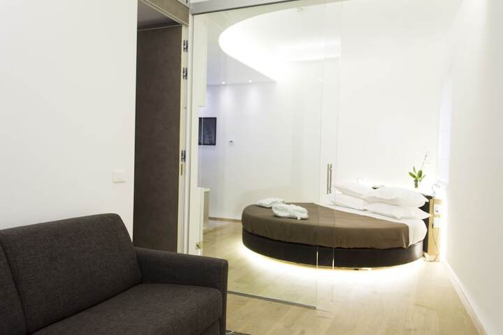 Room 5 of 104