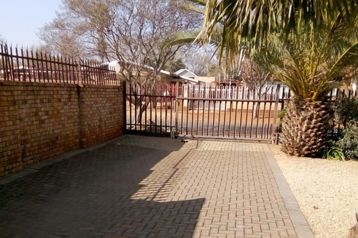 Property Grounds 19 of 23