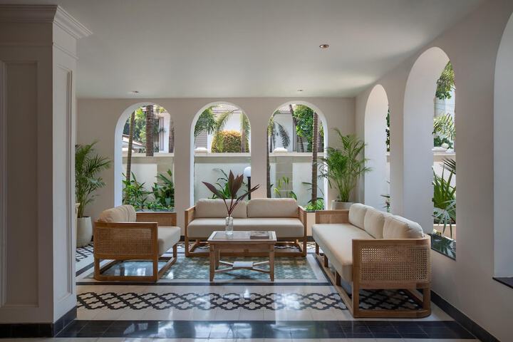 Entrance & Lobby