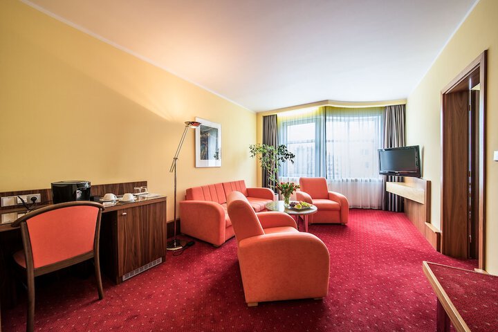 Room 22 of 77