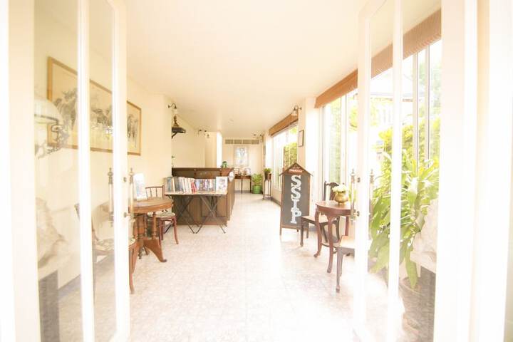 Guest Lobby