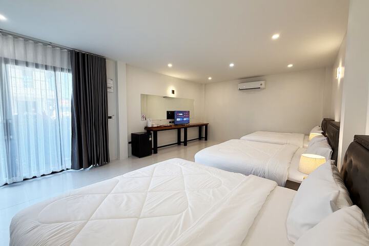 Room 27 of 47