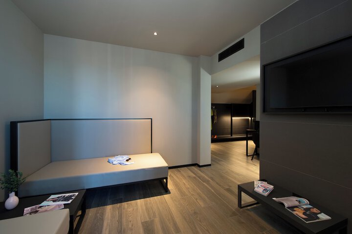 Room 9 of 34