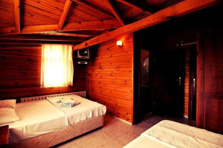 Room 5 of 14