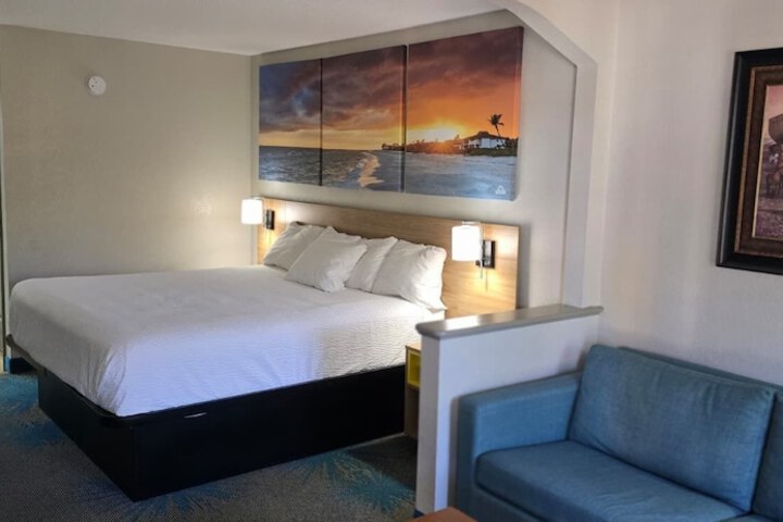 Room 12 of 26