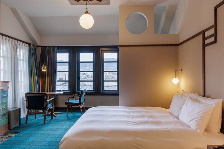 Room 34 of 106