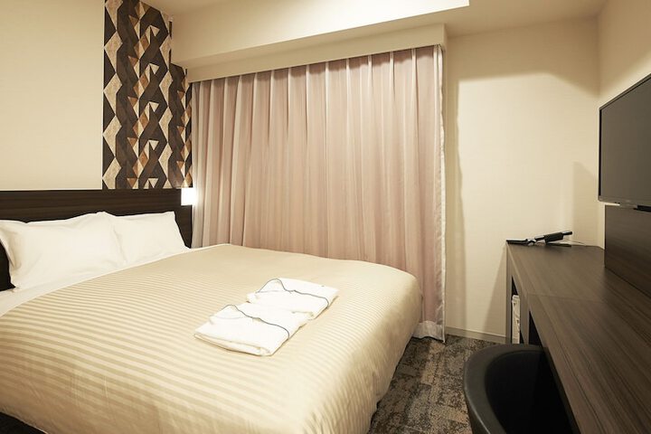 Room 5 of 76