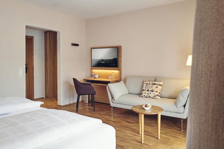 Room 16 of 108