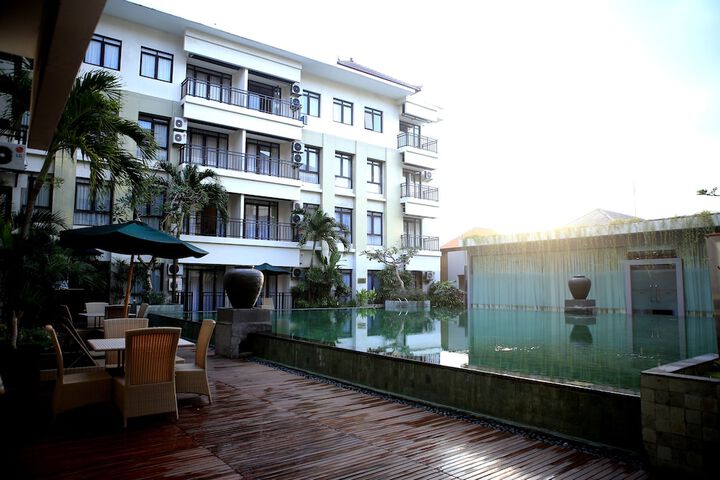 Pool Hotel