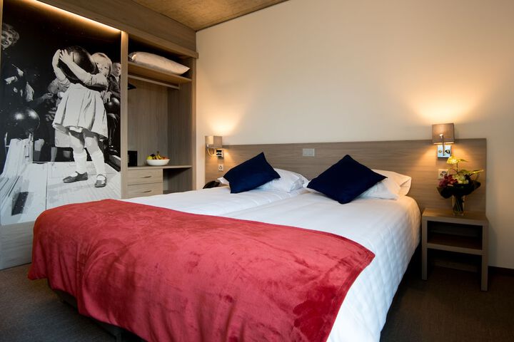Room 8 of 37