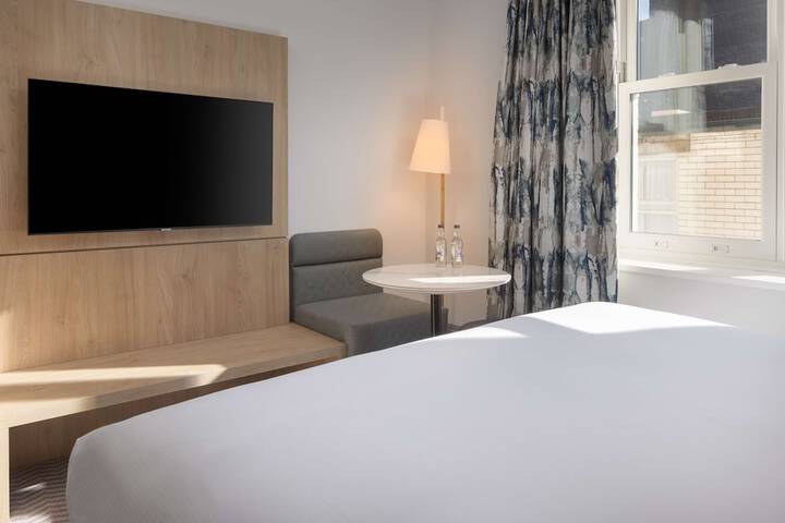 Room 22 of 103