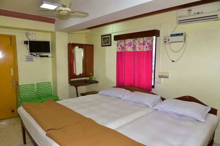 Room 14 of 18