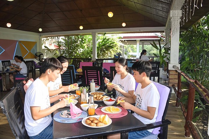 Dining 44 of 61