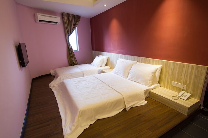 Room 9 of 15