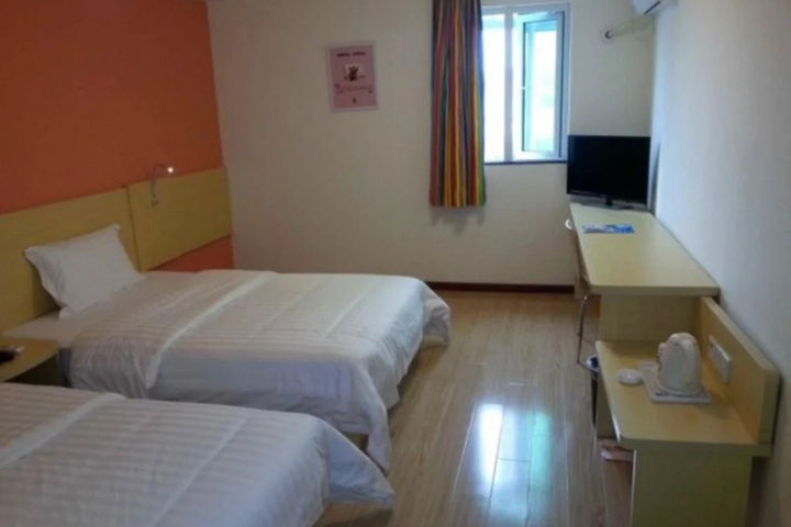 Room 2 of 8