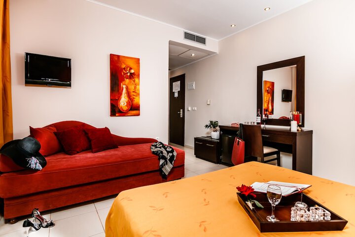 Room 12 of 53