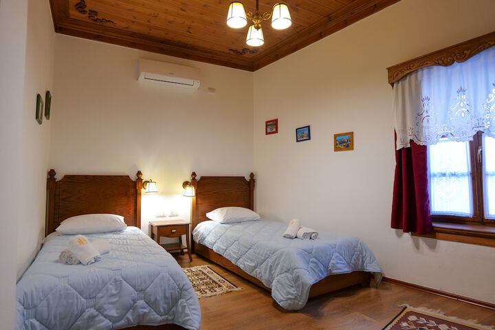 Room 10 of 62