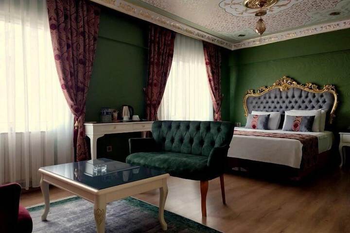 Room 9 of 33