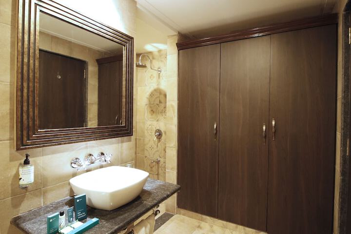 Room 13 of 29