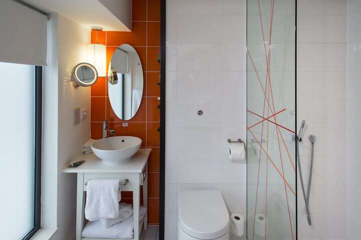 Room 43 of 102