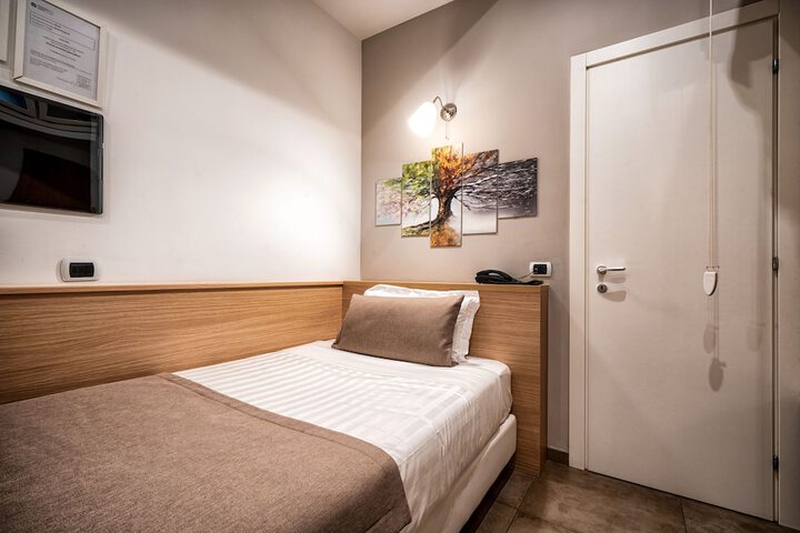 Room 6 of 30