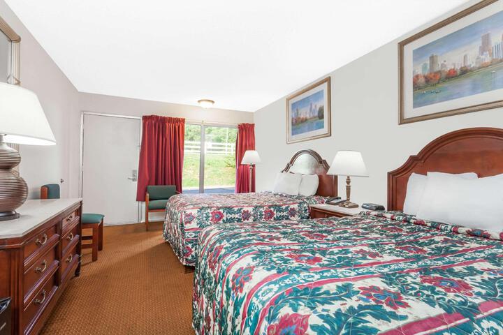 2 Double Beds (8 of 8)