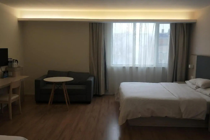 Room 7 of 16