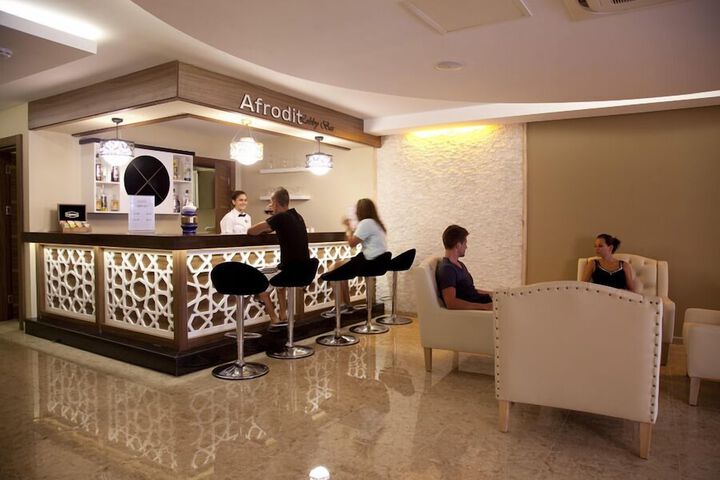 Lounge 90 of 109