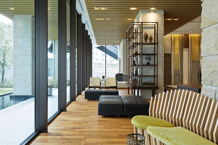 Entrance & Lobby