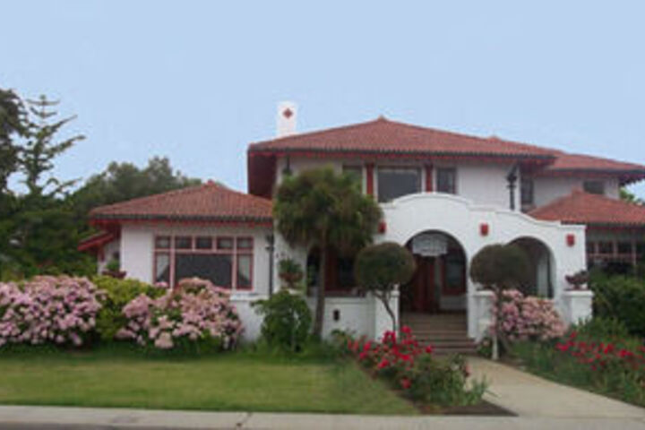Exterior of Darling House B & B