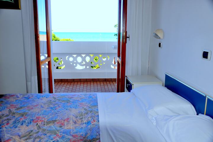 Room 9 of 23