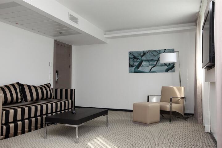 Room 11 of 45