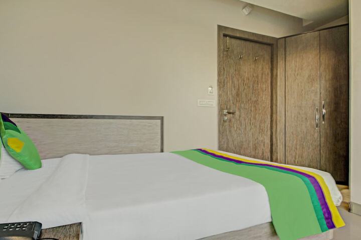 Room 26 of 40