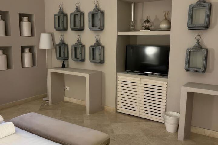 Room 32 of 85