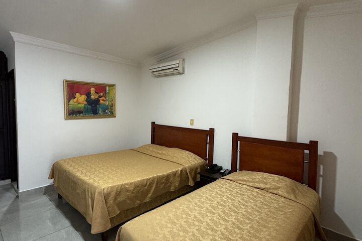 Room 28 of 65