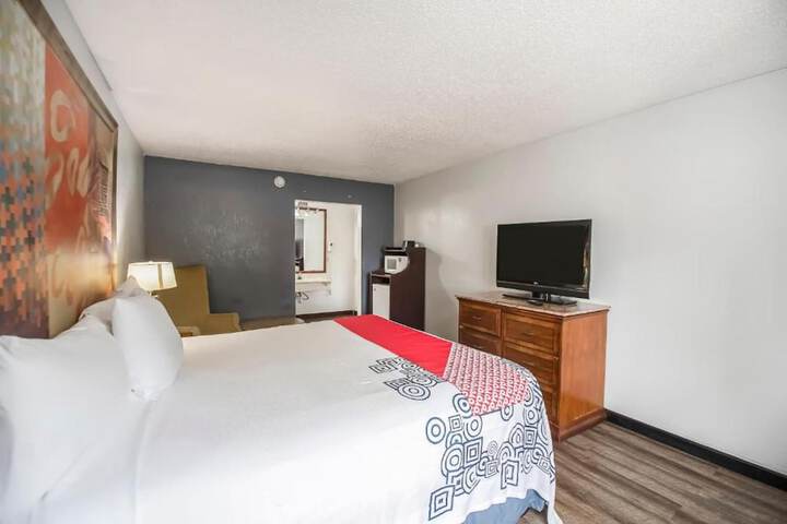 Premium King Bed (2 of 7)