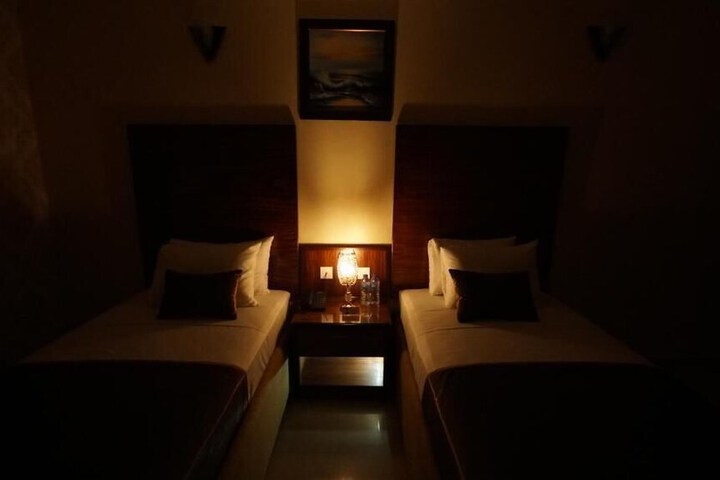 Room 10 of 48