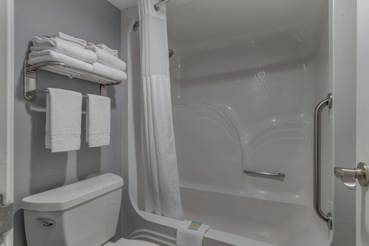 2 Queen Beds (11 of 11)