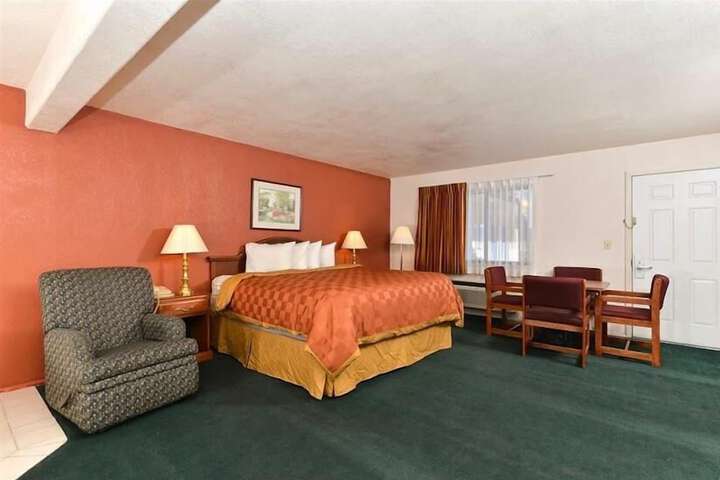 Room 8 of 33