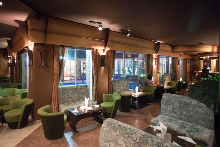Lounge 27 of 37