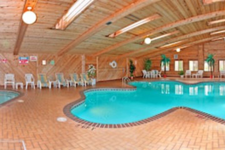 Pool image of Shamrock Motel